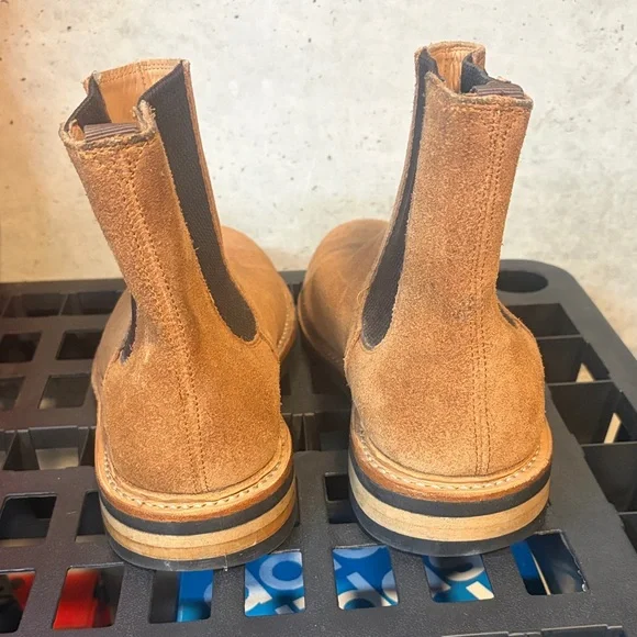 Classic Men’s Chelsea Suede Boots in Tan - Picture 3 of 4
